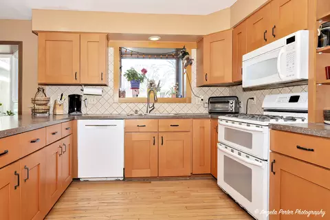 206 S Valley Rd, Mchenry, IL 60050 photo 12