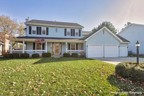206 S Valley Rd, Mchenry, IL 60050