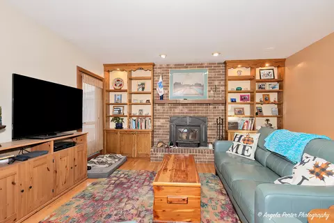 206 S Valley Rd, Mchenry, IL 60050 photo 8