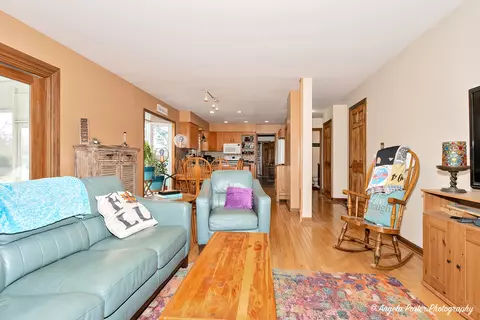 206 S Valley Rd, Mchenry, IL 60050 photo 9