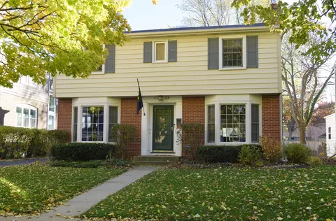 2233 Thornwood Ave, Wilmette, IL 60091