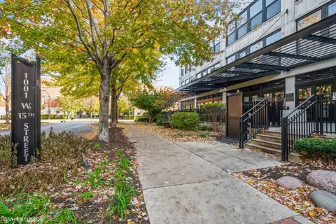 1001 W 15th St #221, Chicago, IL 60608