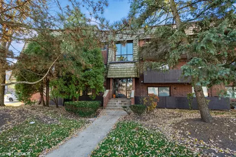 486 Timber Ridge Dr #101, Carol Stream, IL 60188