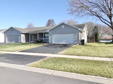 207 Suzy Ct, Plano, IL 60545