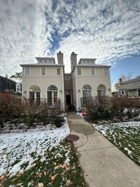 2642 Prairie Ave #1, Evanston, IL 60201