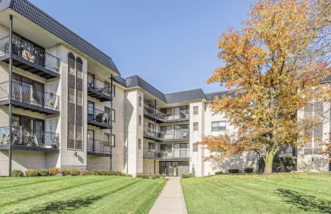 6950 W Forest Preserve Dr #313, Norridge, IL 60706