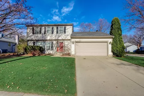 6 Augusta Dr, Vernon Hills, IL 60061
