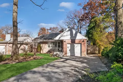 241 Barberry Rd, Highland Park, IL 60035
