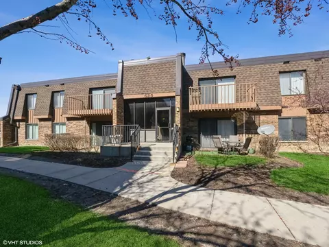 625 Derry Ct #1B, Schaumburg, IL 60193