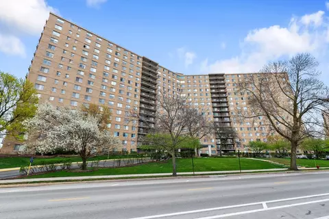 7033 N Kedzie Ave #104, Chicago, IL 60645