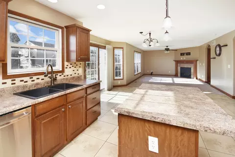 3011 Sable Oaks Rd, Bloomington, IL 61704 photo 11