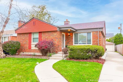 10130 Cambridge St, Westchester, IL 60154