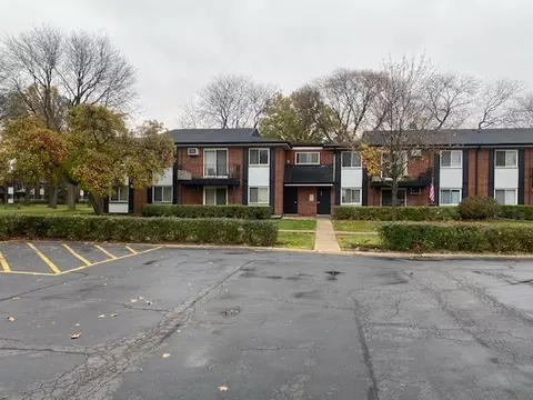 2423 E Olive St #1A, Arlington Heights, IL 60004