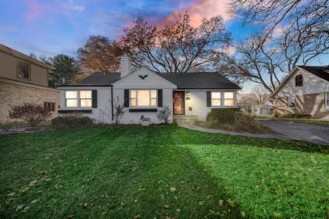 914 S I Oka Ave, Mount Prospect, IL 60056