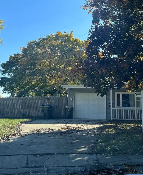 23 Cedar Dr, North Aurora, IL 60542
