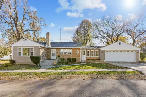 11705 3rd St, Huntley, IL 60142