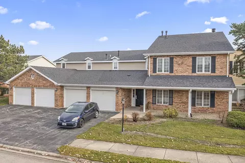 7235 Willow Way Ln #8A, Willowbrook, IL 60527