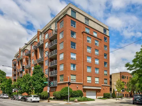 1100 W Montrose Ave #G16, Chicago, IL 60613