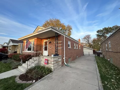 9747 S Utica Ave, Evergreen Park, IL 60805