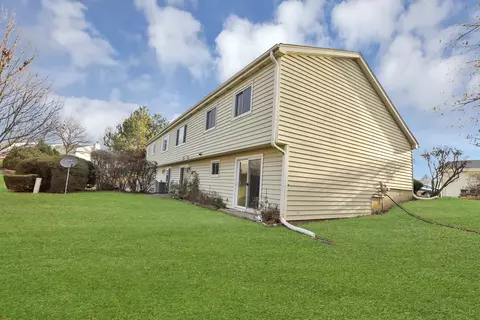 664 Claridge Cir, Hoffman Estates, IL 60169 photo 3