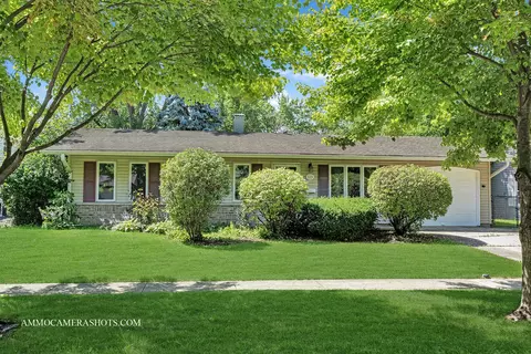 115 E Briarwood Dr, Streamwood, IL 60107