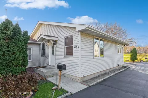 654 E Calhoun St, Woodstock, IL 60098