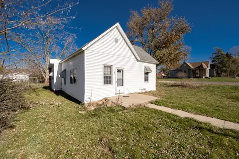 701 Hunt St, Paris, IL 61944