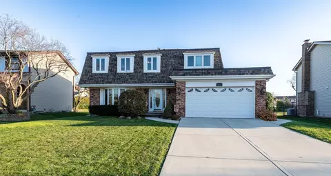 711 Sandpebble Dr, Schaumburg, IL 60193