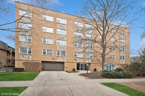 2009 Harrison St #203, Evanston, IL 60201