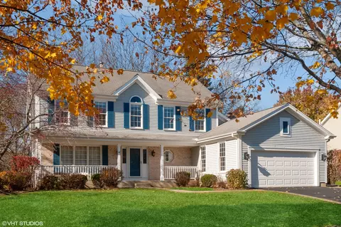124 Brook Hill Ln, Vernon Hills, IL 60061
