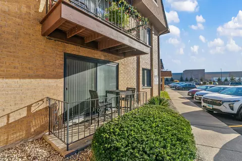 4823 W 109th St #5103, Oak Lawn, IL 60453