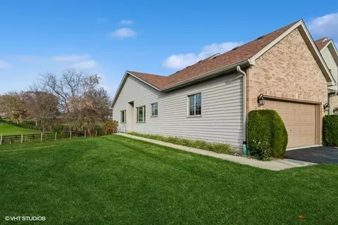 139 Fawn Ln, Elgin, IL 60120