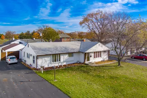 8829 S Komensky Ave, Hometown, IL 60456