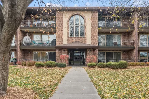 7515 Sheridan Dr #3D, Willowbrook, IL 60527