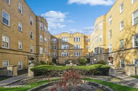 6318 N Richmond St #2B, Chicago, IL 60659