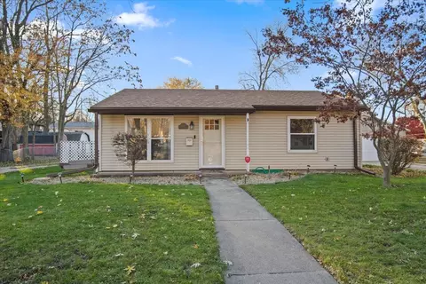 1007 S Livingston St, Bloomington, IL 61701
