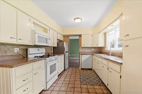 515 Hillcrest Blvd, Hoffman Estates, IL 60169 photo 7