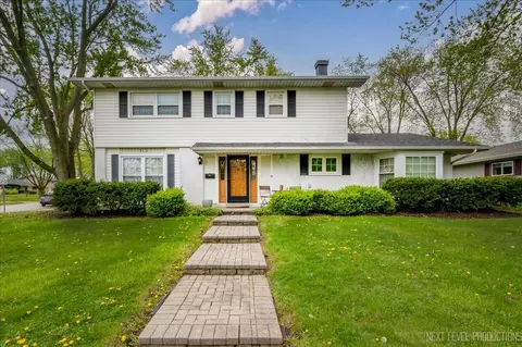 515 Hillcrest Blvd, Hoffman Estates, IL 60169