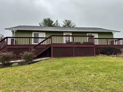 8843 Sunset Rd, Clinton, IL 61727