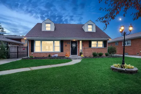 1686 Sycamore St, Des Plaines, IL 60018