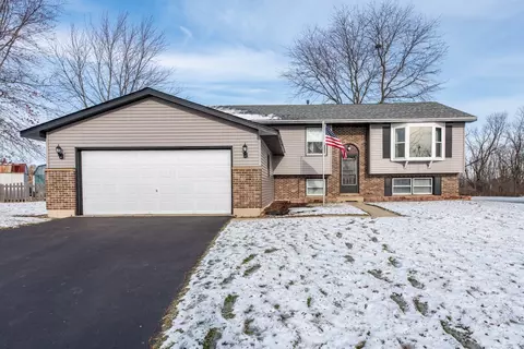 2532 Heron Dr, Lindenhurst, IL 60046