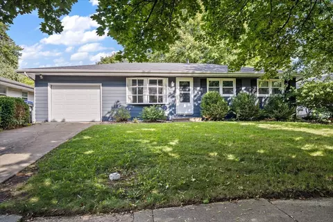 1207 Rutledge Rd, Bloomington, IL 61704