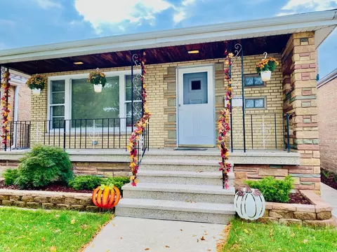 6018 S Narragansett Ave, Chicago, IL 60638