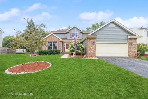 240 Burbank Ave, Woodstock, IL 60098