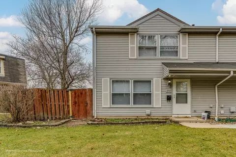 1957 Hancock Dr #5512, Hoffman Estates, IL 60169