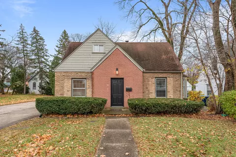 547 Deerfield Rd, Deerfield, IL 60015