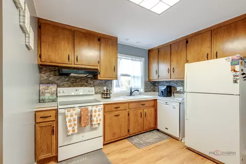 612 N Kent Rd, Mchenry, IL 60051 photo 7