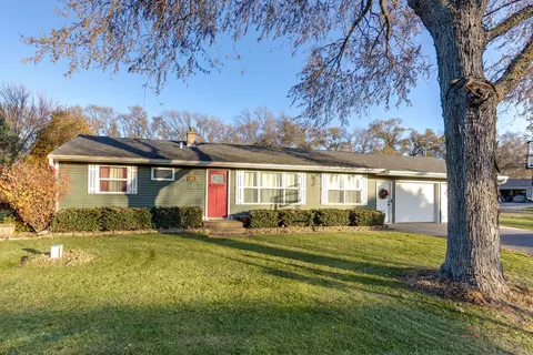 612 N Kent Rd, Mchenry, IL 60051 photo 2