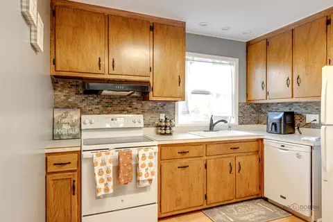 612 N Kent Rd, Mchenry, IL 60051 photo 9