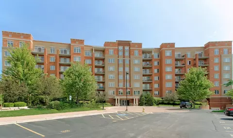 1 N Beacon Pl #612, La Grange, IL 60525
